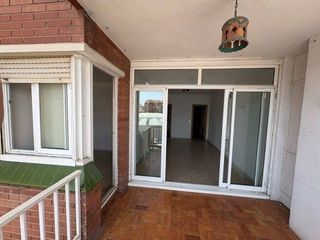 Flat in Riera blanca 180. Piso en venta en el barrio de santa eulalia (hospitalet de llob.