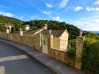 Casa en Carrer fonoll 11. Villa de una sola planta totalmente reformada con vistas al mar