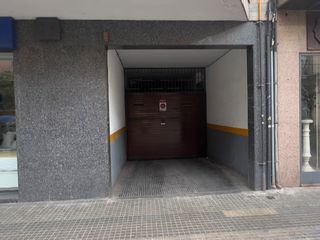 Rent Car parking in Berenguer iii 10/12. Plaza de parking en alquiler