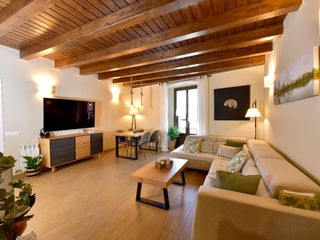 Pis a Plaza barcelona 3. Exclusiva casa gran  de puigcerdà, edificio histórico, piso amue