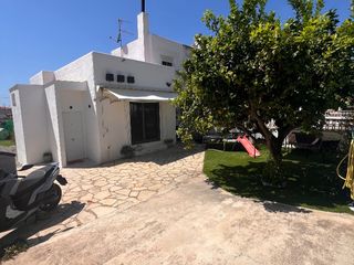 Towny house in Carrer de sert 16. Casa pareada en clarà