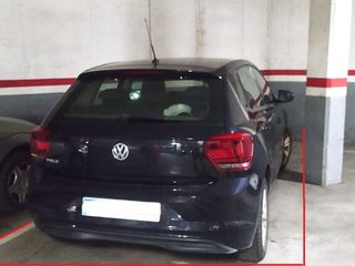 Location Parking voiture à Riera basté 25. Alquier coche pequeño carrer riera basté, sant boi.