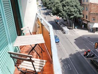 Piso en Avenida torrente gornal 72. Piso exterior de 3 habitaciones con balcón, ascensor y excelente