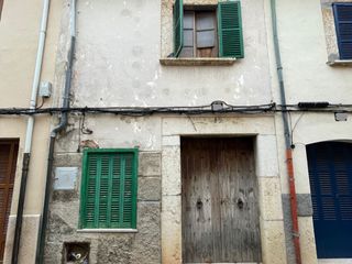 Casa en Camproig 38. Vivienda con proyecto de reforma