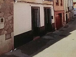 Bureau à Calvari 3. Ha estat seu de dues oficines i d'una botiga de queviures.