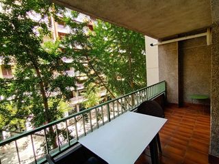 Piso en Carrer de la creu 13. Piso de 95 m² con 2 terrazas y patio interior en el eixample de