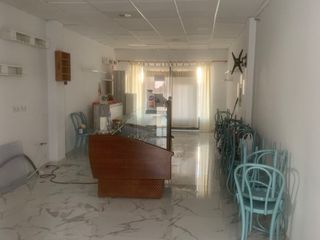 Locale commerciale in Avinguda central 9. Local- vivienda
