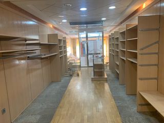 Rent Business premise in Calle emilio castelar  35. Calle peatonal zona muy comercial