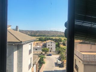 Casa a Carretera de tremp 5. Espaiosa casa de 4 plantes per reformar. bona ubicació.volta cat