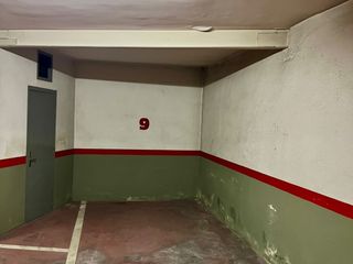 Aparcament cotxe a Ronda dela docs 22. Parking en zona céntrica
