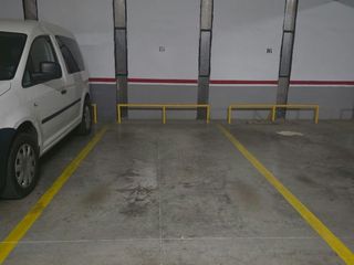 Aparcament cotxe a Avenida villajoyosa  103. Mucho más que una plaza: 15,5 m², conserje 24 h y lavadero.