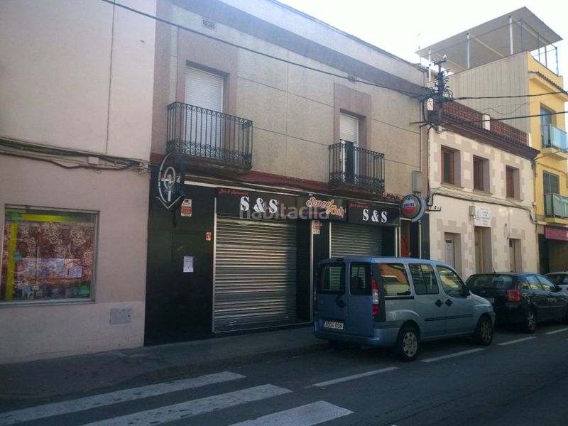 Casa adosada en némesi valls 32 34 2 casas con 2 locales (restaurante) en Barberà del Vallès