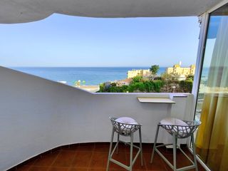 Alquiler Piso en Calle tucán 14. Piso de 2 habitaciones con vistas despejadas al mar en fuengirol