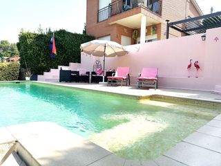 Chalet à Carrer menahen beguin 25. ¡dile adiós a la luz! chalet a 4 vientos con 18 placas solares y
