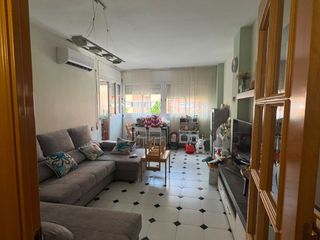 Piso en Alcalde crespi 10. Vivienda con todo lo que necesitas junto al tren en sabadell