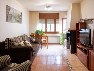 Appartamento in Carrer dr carles pol i aleu 38. Pis exterior de 88 m² amb 3 habitacions, terrassa i ascensor a s