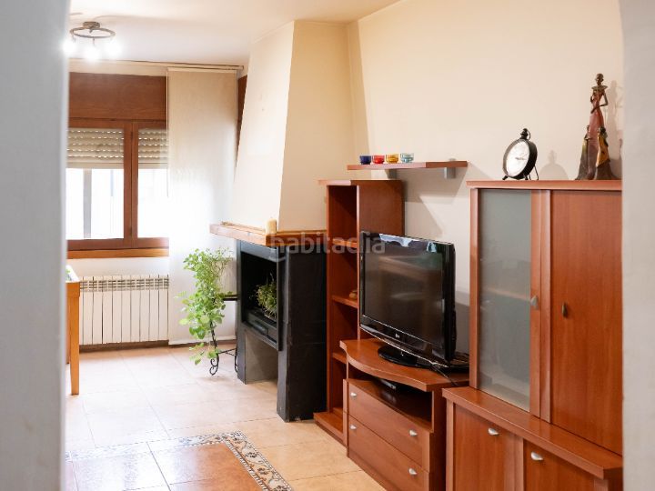 Foto cf9962c6-c950-4ab2-b8ba-fd29bc6056df. Piso en carrer dr carles pol i aleu 38 pis exterior de 88 m² amb 3 habitacions, terrassa i ascensor a en Sort