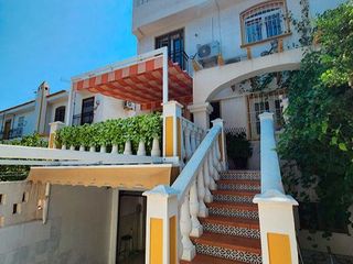 Triplex in Calle maladeta 20. Adosado en los altos , torrevieja