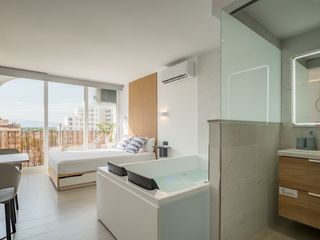 Estudio en Passatge delta muga 9. Estudio nuevo con bañera hidromasaje