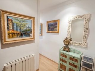 Piso en Carrer travessera 6. Piso exterior de 3 habitaciones con balcón en cornellà