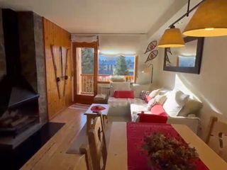 Appartement à Cr. estavar 30. Piso de 2 habitaciones con parking, balcón y excelentes vistas