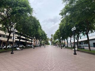 Piso en President lluís companys 12. Piso exterior de 3 dormitorios con terraza, 2 plazas de parking