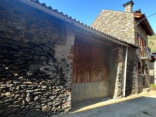Masia a Única s/n. Era tradicional amb moltes possibilitats residencials