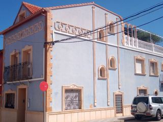 Reihenhaus in C/l'alqueria 11. Magnífica vivienda esquinera muy soleada y ventilada en centro x