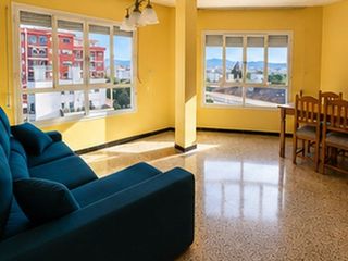 Piso en Prat de la riba 1. Piso exterior de 4 dormitorios, muy soleado, con balcón y vistas