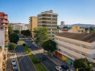 Pis a Prat de la riba 1. Piso exterior de 4 dormitorios, muy soleado, con balcón y vistas