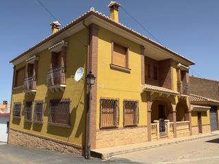 Mas à Eugenia de montijo 10. ?? casa independiente de 370 m² con 5 dormitorios, jacuzzi y gar