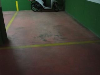 Lloguer Aparcament cotxe a Carrer de cànoves 1. Parking grande en alquiler