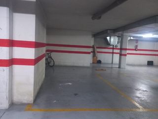 Lloguer Aparcament cotxe a Calle isabel la catolica 9. Cochera para coche grande