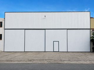 Location Bâtiment à usage industriel à Licoristes 29. Nave industrial de más de 1.050 m², hasta 7,8 m de altura y capa