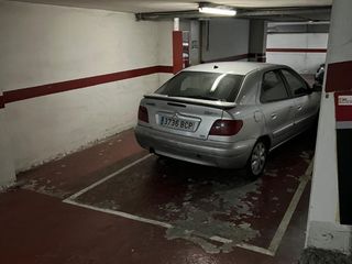 Location Parking voiture à Paseig prim 32. Coche y moto