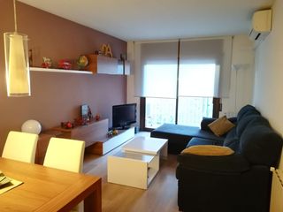 Rent Flat in Carrer bonestar 6. Piso en cornellá centro, 3hab,  recién reformado y completamente