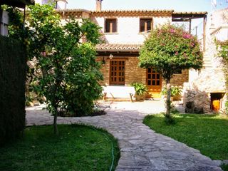 Lloguer Masia a Carrer de son peretó 40. Zona tranquila cerca de colegios buena comunicación