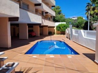 Piso en Calle llevant 33. Piso de 3 hab + piscina + trastero + parking... 400m playa!