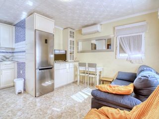 Casa adosada en Calle rafael molina lagartijo 8. Encantadora casa de 2 dormitorios con porche privado y buena con