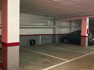 Rent Car parking in Avenida salvador dalí 97. Parking para coche grande. videovigilancia