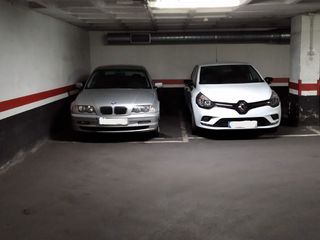Parking coche en Carrer del perú 248. Dues places contigües