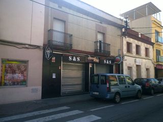 Maison jumelée à Némesi valls  32 34. 2 casas con 2 locales (restaurante)