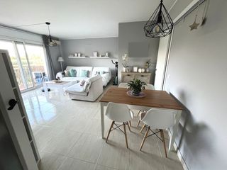 Appartement à Marquès de cruïlles 77. Piso luminoso de 2 habitaciones con ascensor y vistas a les gava