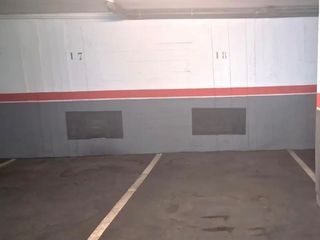 Miete Autoparkplatz in Plaça ciutat de figueres 9. Parquing en girona bien ubicado