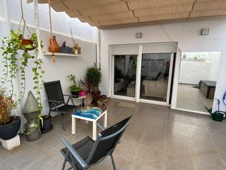 Piso en Calle san pedro 15. Planta baja con patio de 25 metros2. en cetro torrevieja. reform