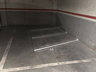 Parking voiture à Carrer antoni rovira i virgili 7. Para coche pequeño
