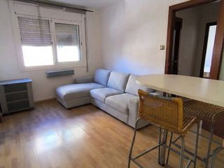 Piso en Carrer ordesa 21. Piso exterior y muy luminoso junto a renfe y fgc. venta directa