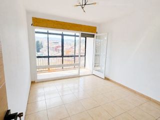 Penthouse in Carrer joan maragall 96. Piso de 75 m² reformado, muy luminoso, con 3 habitaciones exteri