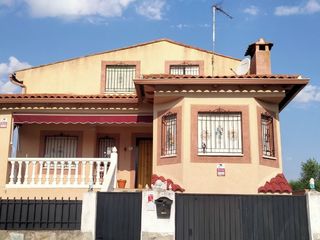 Xalet a Calle cantabria 3. Oportunidad a 40 minutos del centro de mostoles. chalet independ
