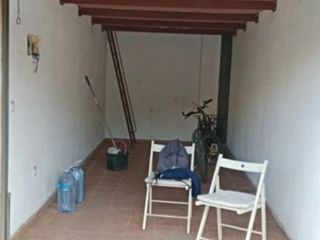 Lloguer Local Comercial a Joan maragall 35. Trastero independiente acceso directo a la calle y sitio para en